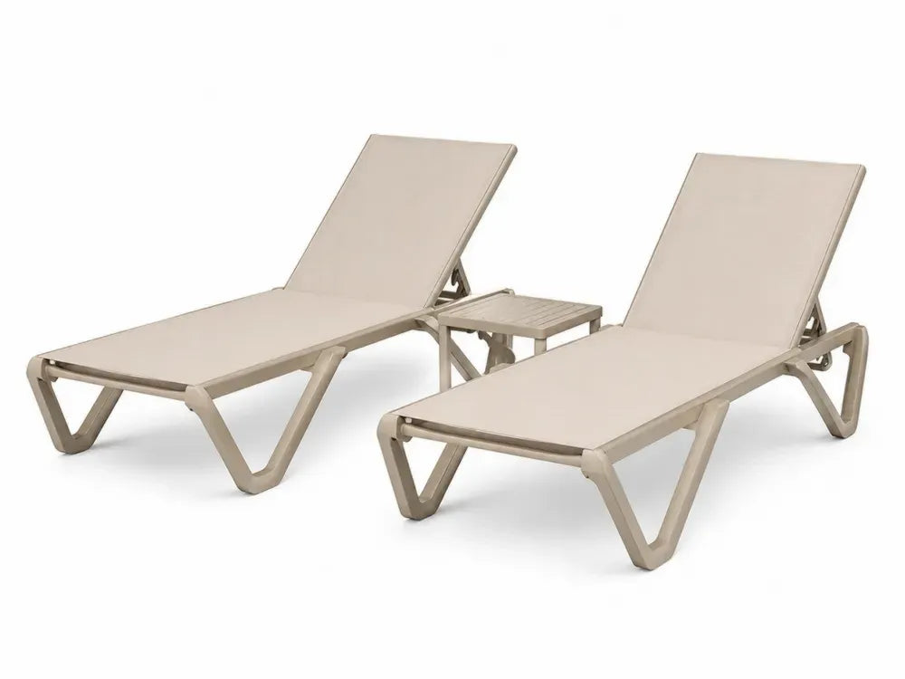 Sonnenliegen 2er Set mit quadratischem Beistelltisch verstellbar Polypropylen PVC beschichtetem Polyestergewebe Beige Liege 190 x 70 x 96 cm Tisch 45 x 45 x 40 cm